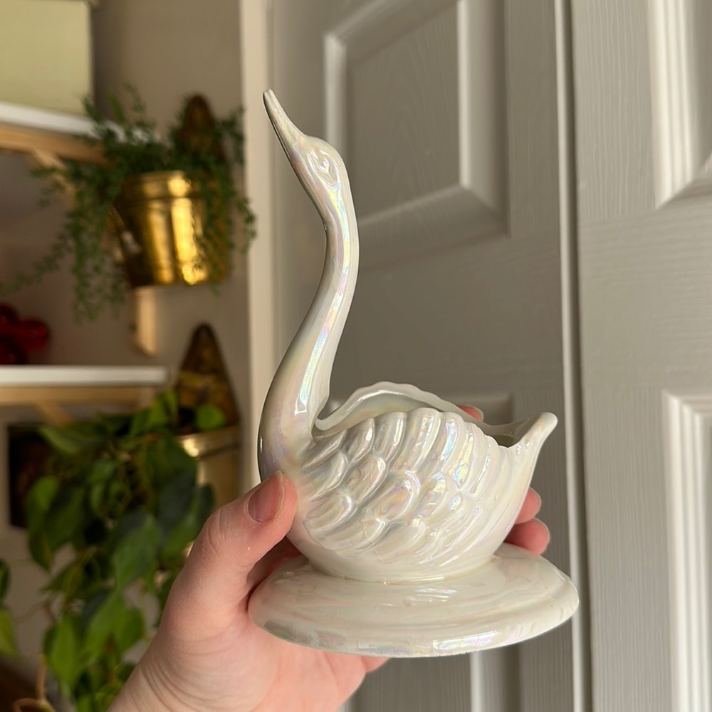 🦢 Vintage Swan Jewelry Dish – Pearlescent Finish, Made in Italy